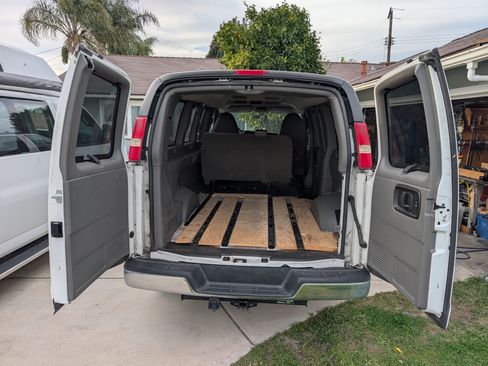 Used 2014 Chevrolet Express 2500 LT w/ LT Preferred Equipment Group image 9