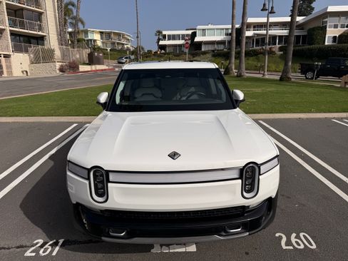 Used 2022 Rivian R1T Launch Edition image 12
