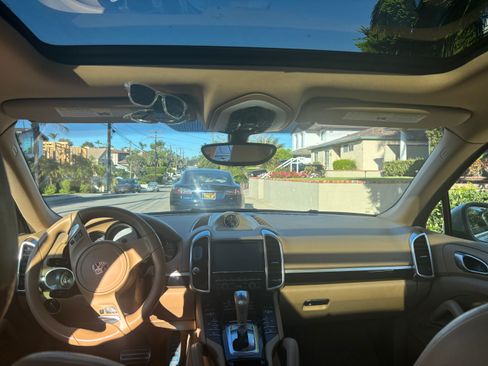 Used 2014 Porsche Cayenne S image 18