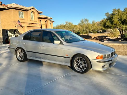Used 2000 BMW 528i Sedan image 1