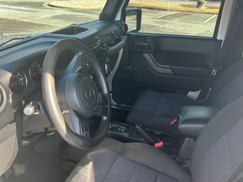 Used 2012 Jeep Wrangler Unlimited Sport image 11