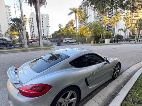 Used 2015 Porsche Cayman image 5