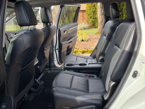 Used 2019 Toyota Highlander Limited Platinum image 17