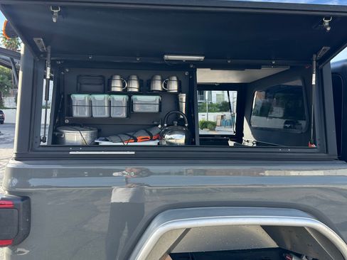 Used 2020 Jeep Gladiator Overland w/ Popular Equipment Package image 11