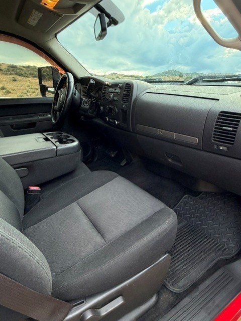 Used 2011 GMC Sierra 2500 SLE w/ SLE Preferred Package AWD/4WD image 16