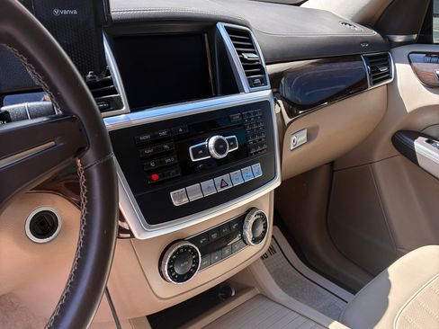 Used 2015 Mercedes-Benz GL 450 4MATIC image 4