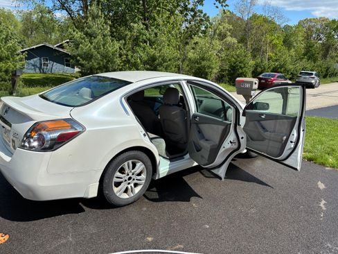 Used 2011 Nissan Altima 2.5 S w/ Special Edition Pkg FWD image 9