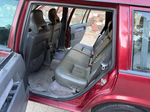 Used 1995 Volvo 940 Wagon RWD image 11