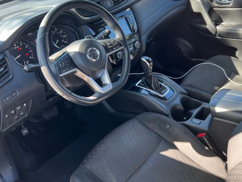 Used 2019 Nissan Rogue SV image 5