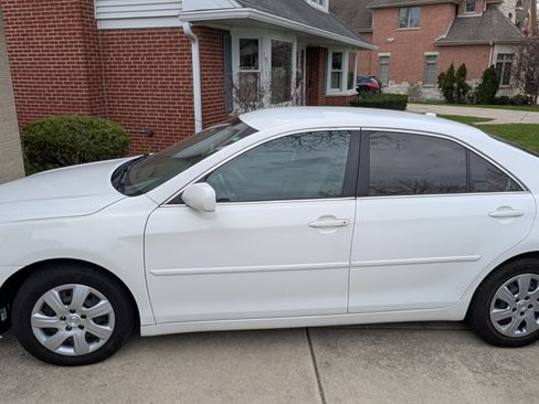 Used 2010 Toyota Camry image 9
