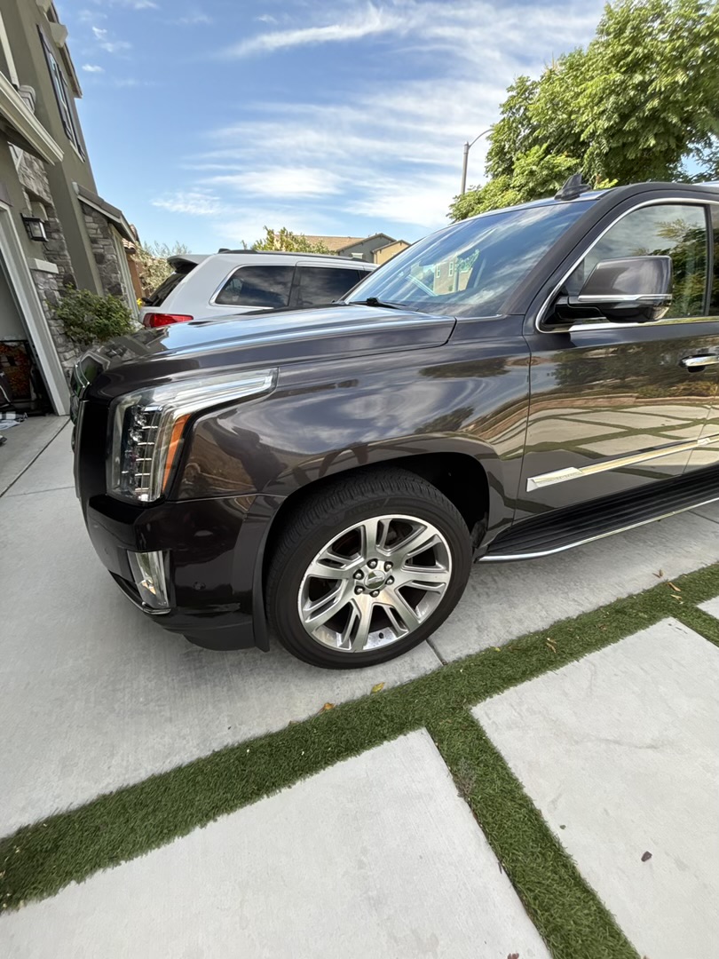 Used 2017 Cadillac Escalade ESV Luxury AWD/4WD image 22