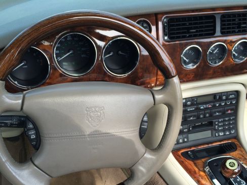 Used 2002 Jaguar XK8 Convertible image 6