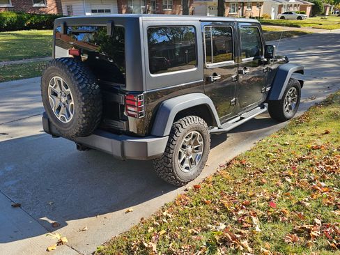 Used 2013 Jeep Wrangler Unlimited Rubicon w/ Connectivity Group image 2