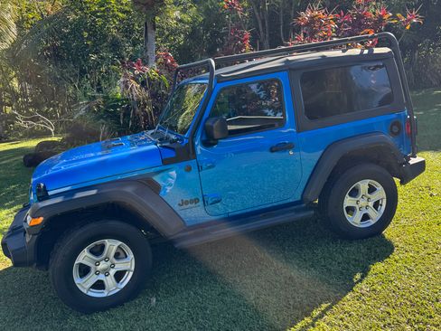 Used 2022 Jeep Wrangler Sport image 5