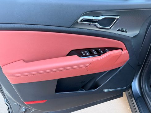 Used 2025 Kia Sportage SX Prestige image 13