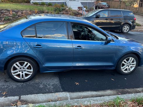 Used 2017 Volkswagen Jetta S image 2