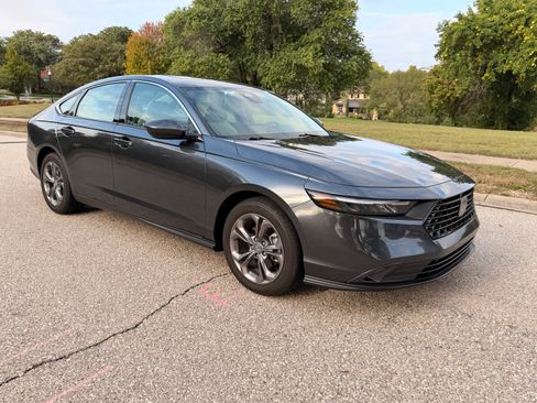 Used 2024 Honda Accord EX image 5