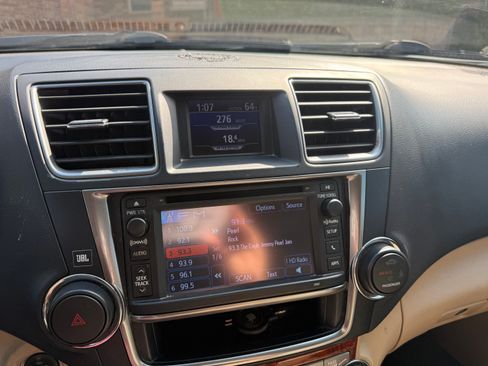 Used 2013 Toyota Highlander Limited image 12