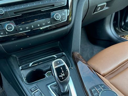 Used 2017 BMW 330i Sedan image 10