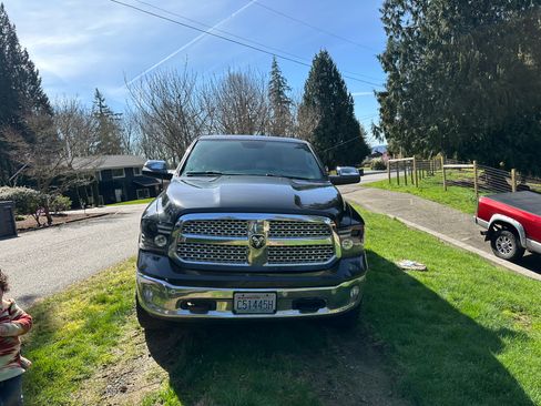 Used 2015 RAM 1500 Laramie w/ Convenience Group image 16