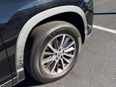 Used 2019 Toyota Highlander XLE image 19