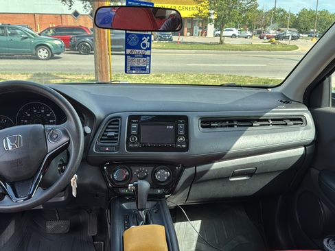 Used 2021 Honda HR-V LX image 6