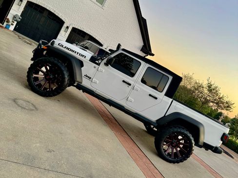 Used 2020 Jeep Gladiator Sport w/ Quick Order Package 24S image 6