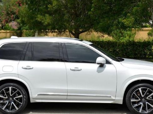 Used 2018 Volvo XC90 T5 Momentum image 1