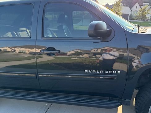 Used 2010 Chevrolet Avalanche LT w/ Luxury Package image 11