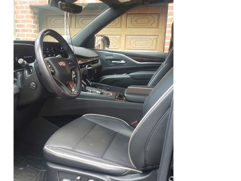 Used 2023 Cadillac Escalade ESV Premium Luxury image 6