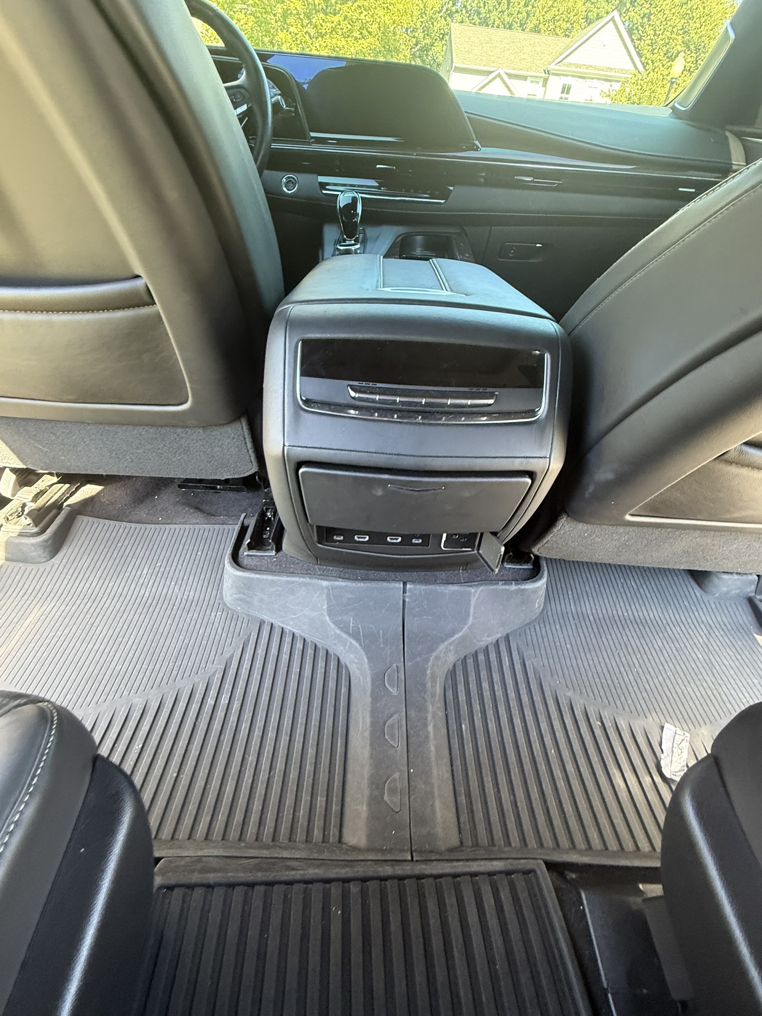 Used 2023 Cadillac Escalade Sport Platinum w/ LPO, ONYX Package AWD/4WD image 8