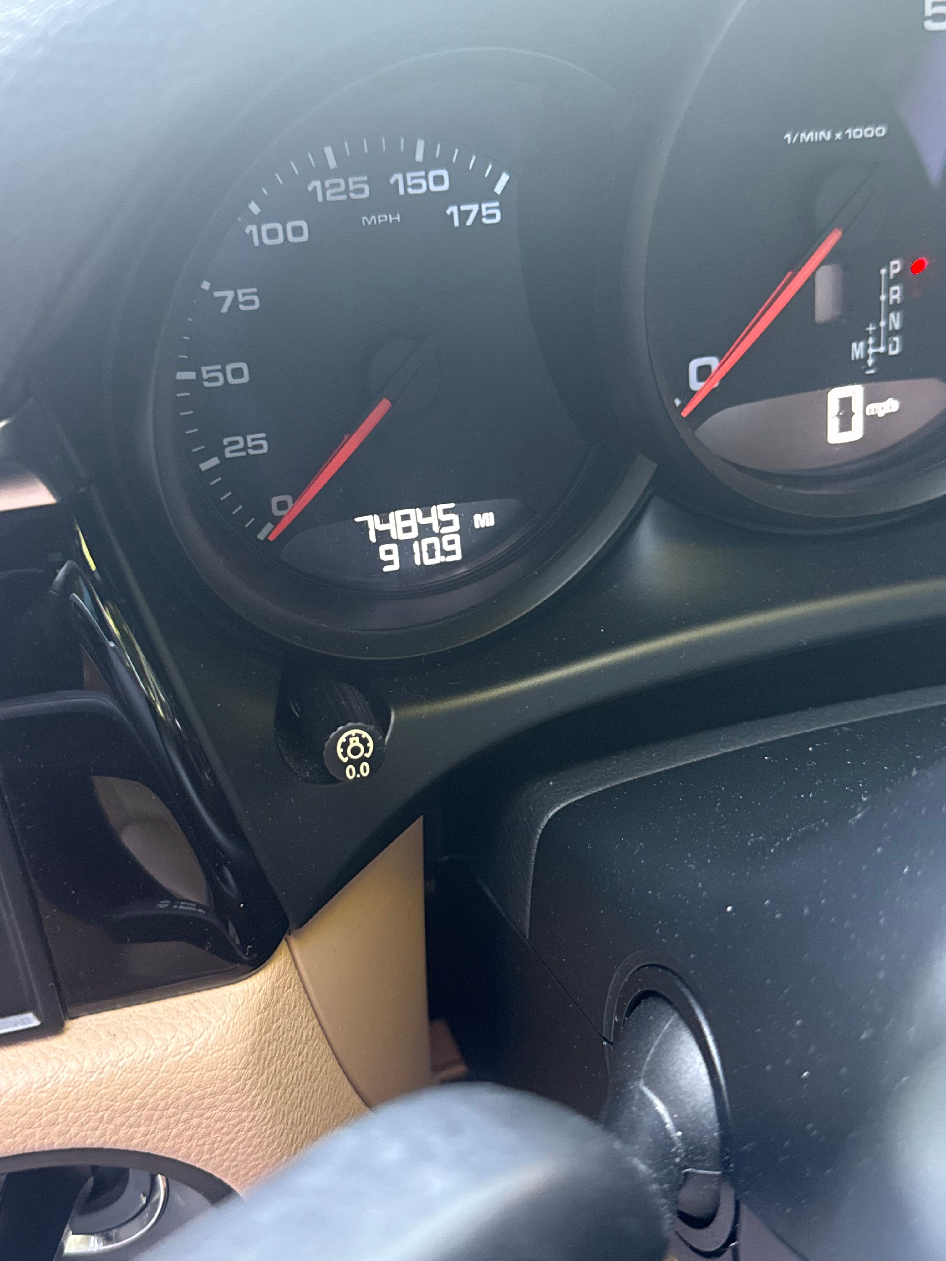 Used 2020 Porsche Macan AWD/4WD image 2