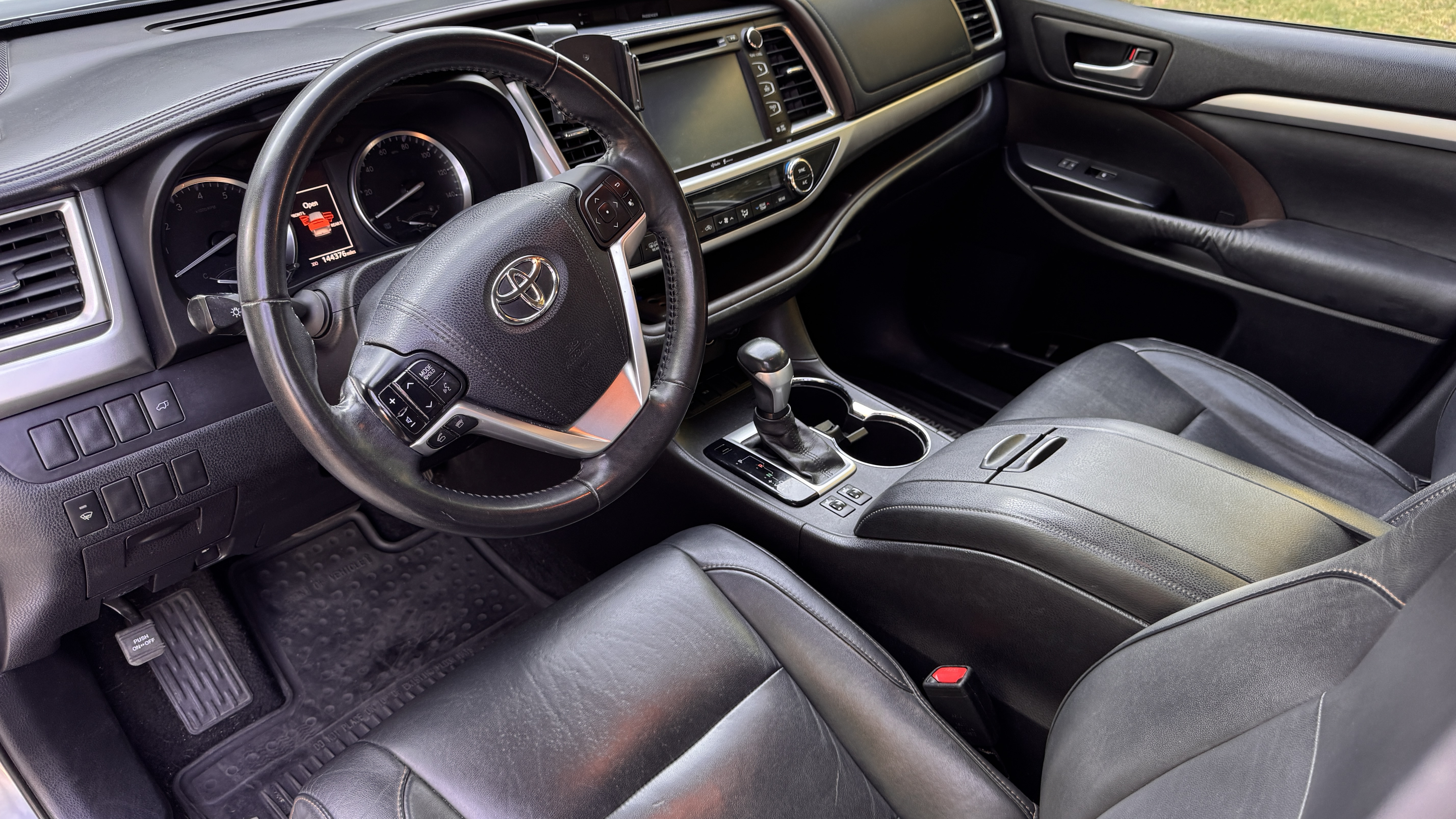Used 2015 Toyota Highlander XLE FWD image 13
