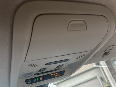 Used 2020 Buick Enclave Premium w/ Sun and Sites Package image 22