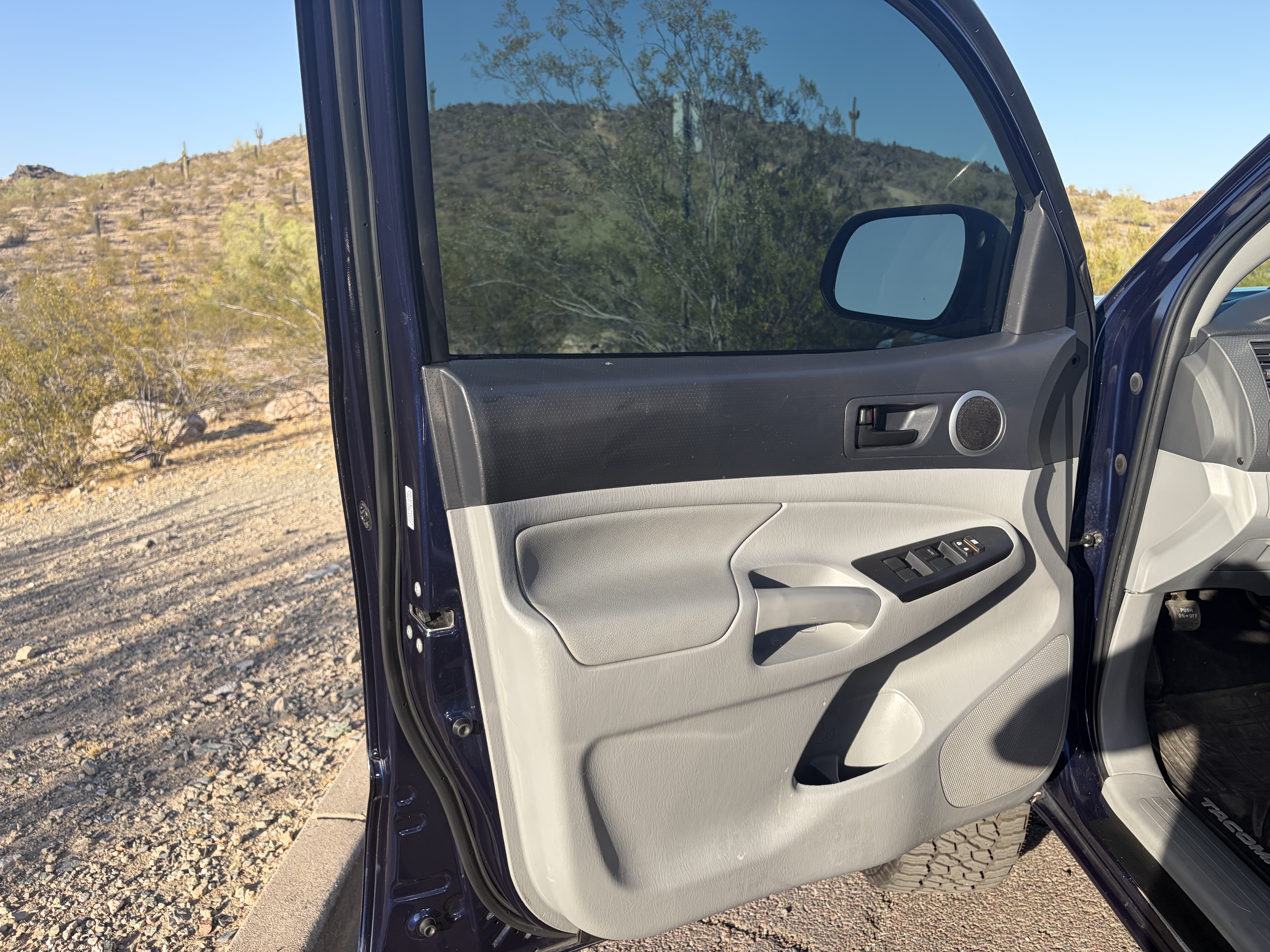 Used 2013 Toyota Tacoma 4x4 Double Cab w/ TRD Off-Road Pkg image 11