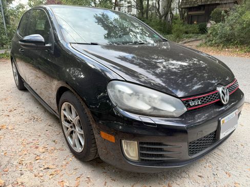 Used 2010 Volkswagen GTI 2.0T 2-Door image 2