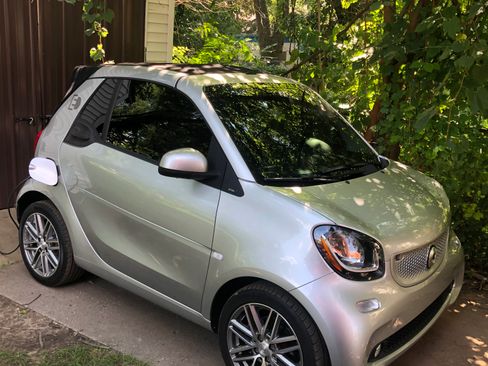 Used 2018 smart fortwo electric drive image 2