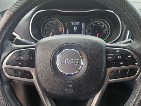 Used 2019 Jeep Cherokee Latitude Plus w/ Comfort/Convenience Group image 23