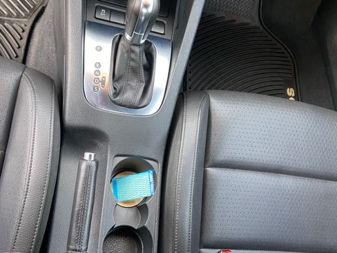 Used 2013 Volkswagen Eos FWD image 8