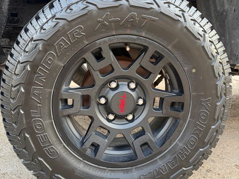 Used 2023 Toyota Tacoma TRD Off-Road w/ Technology Package image 5