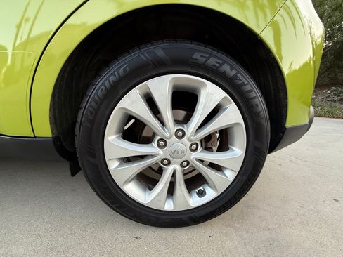 Used 2015 Kia Soul + FWD image 19