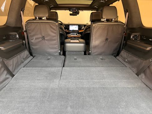 Used 2022 Jeep Grand Wagoneer Series III w/ Rear Seat Video Group 1 image 19