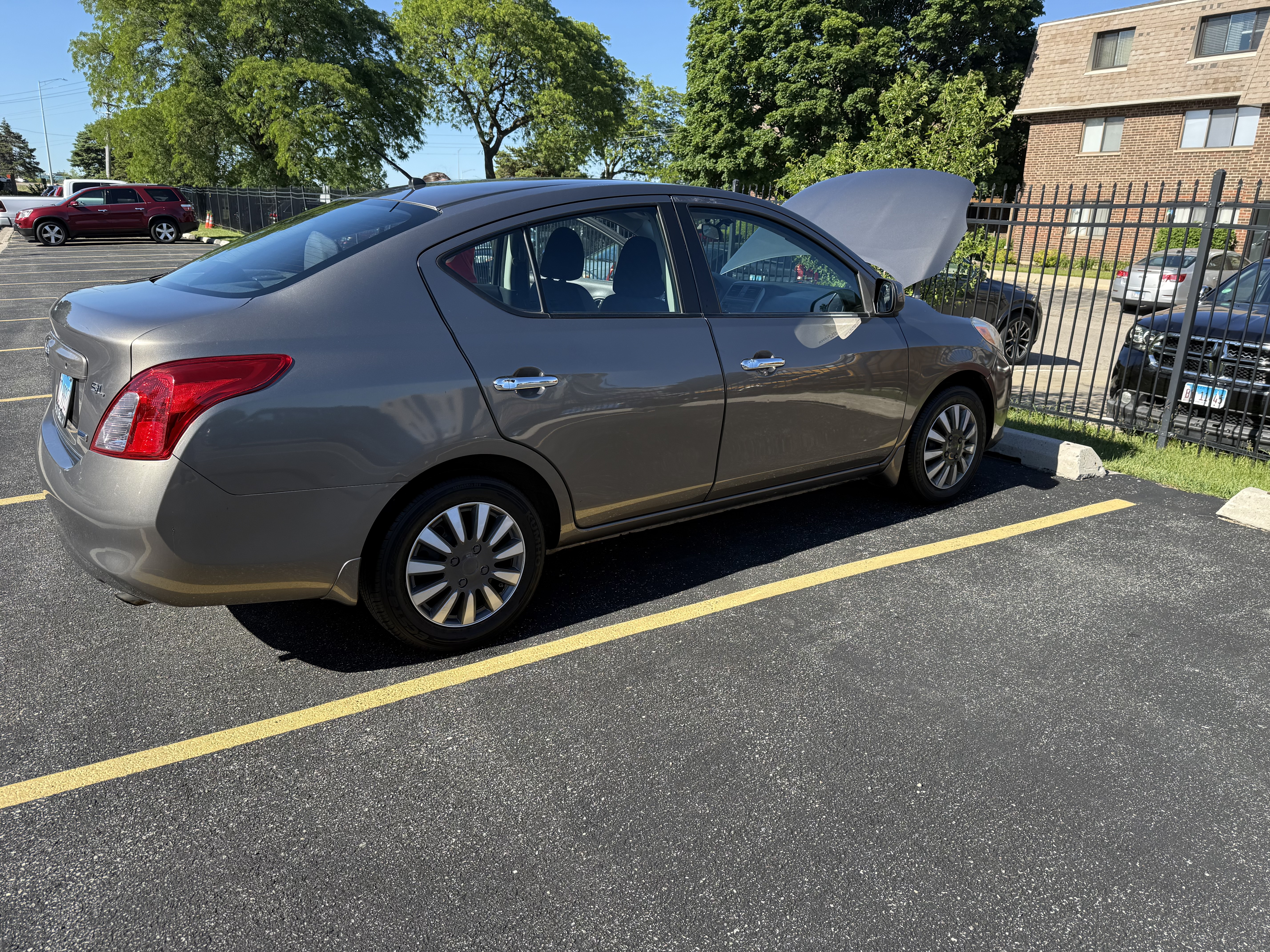 Used 2012 Nissan Versa SV FWD image 9