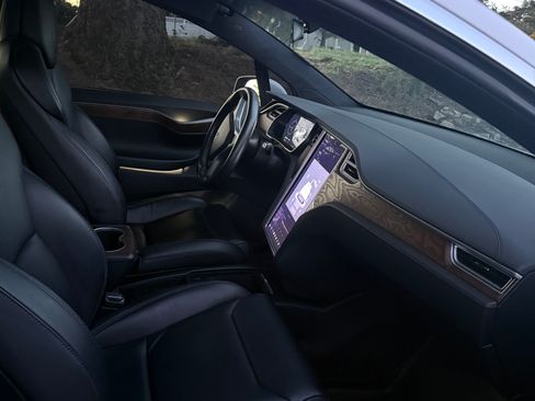 Used 2018 Tesla Model X 75D image 8