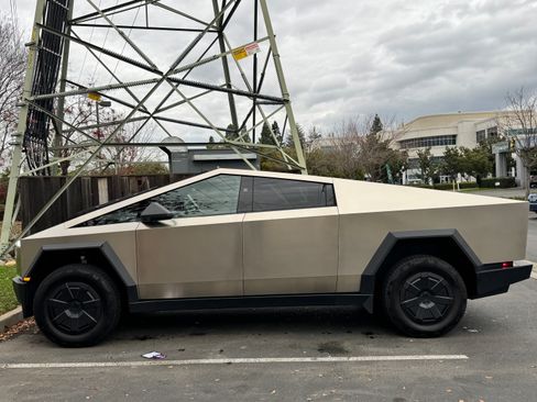 Used 2025 Tesla Cybertruck AWD Crew Cab image 14