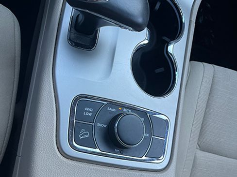 Used 2014 Jeep Grand Cherokee Laredo w/ Security & Convenience Group AWD/4WD image 5