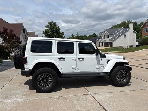 Used 2021 Jeep Wrangler Unlimited Sahara w/ Cold Weather Group AWD/4WD image 9