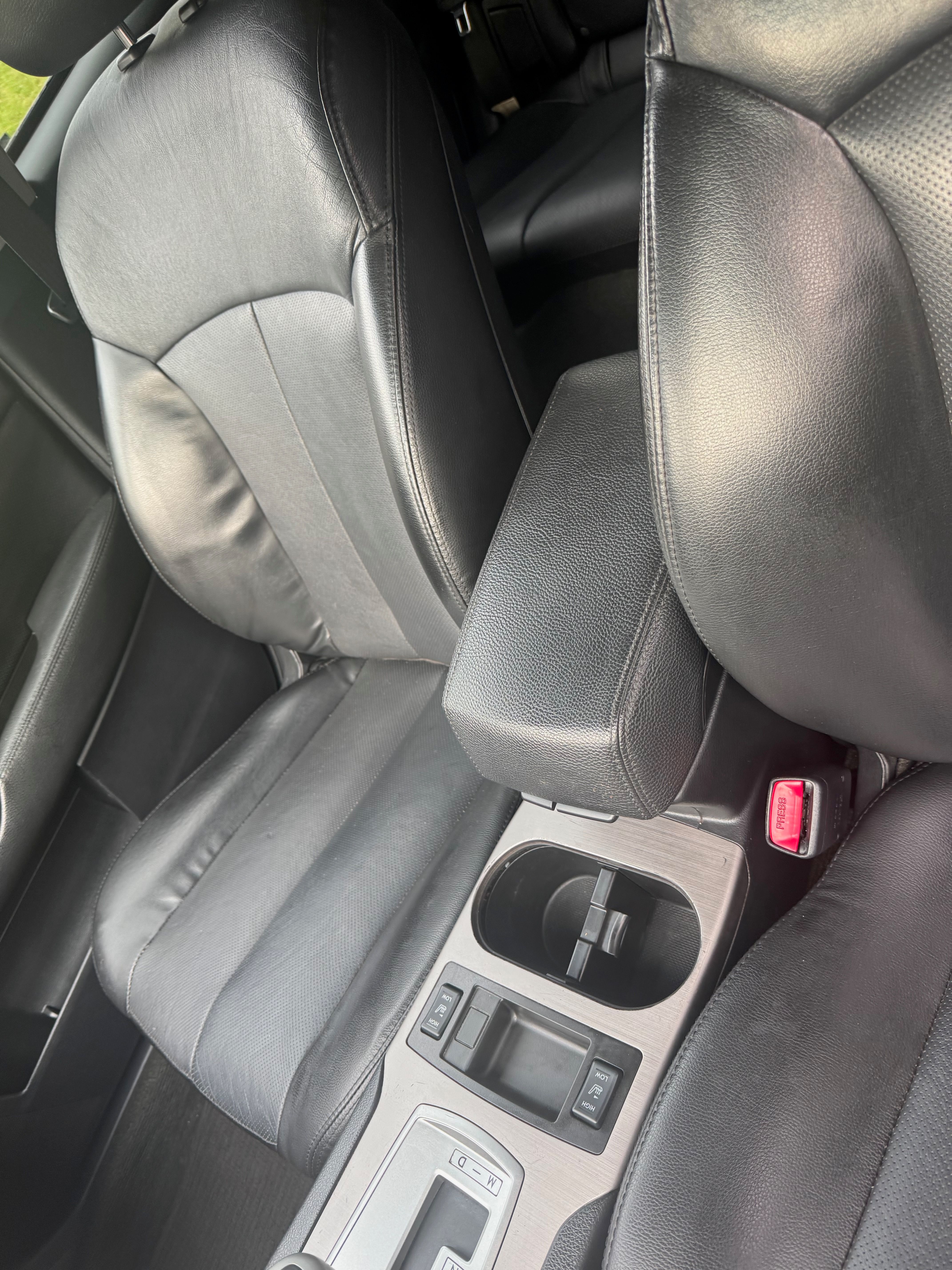 Used 2012 Subaru Outback 3.6R Limited w/ Moonroof Pkg AWD/4WD image 27