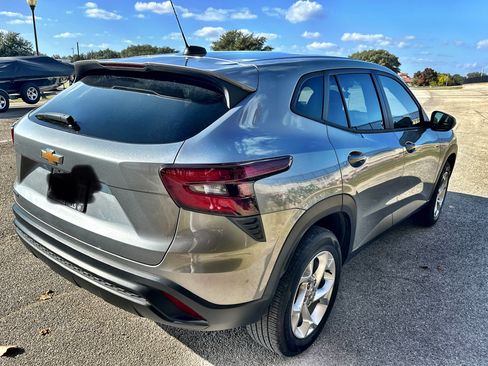 Used 2024 Chevrolet Trax LS w/ LS Convenience Package image 6