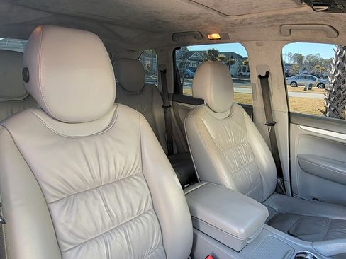 Used 2008 Porsche Cayenne Turbo AWD/4WD image 19